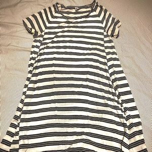 Casual short sleeved dress